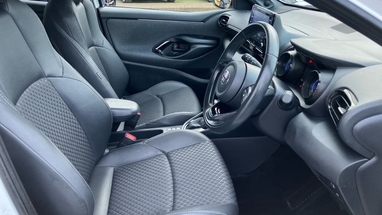 Toyota Yaris 1.5 Hybrid Dynamic 5dr CVT Hybrid Hatchback